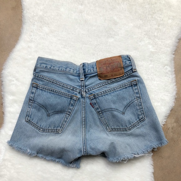 Vintage Levi’s Shorts - Picture 2 of 6
